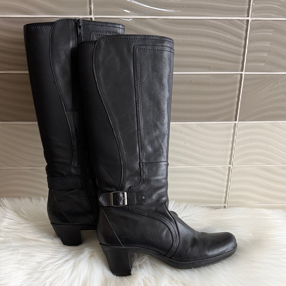 CLARKS Black heeled leather boots with side zip and buckle details in EUC